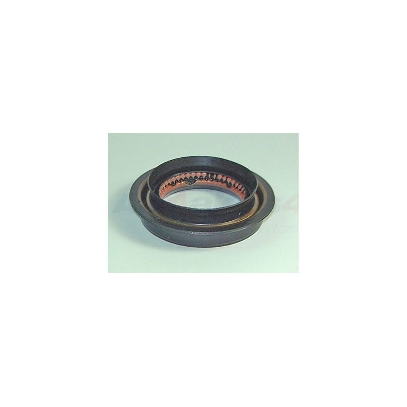   Manual Gearbox Output Shaft Seal - Range Rover Mk2 P38A 4.0 4.6 V8 & 2.5 Td Models 1994-2002 - supplied by p38spares v8, td, r